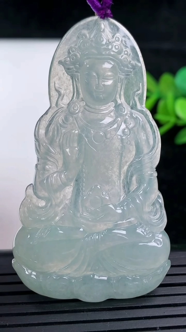 天然A货翡翠度母菩萨吊坠，尺寸62.5-36-4.2，重量:17.52g
3月16日