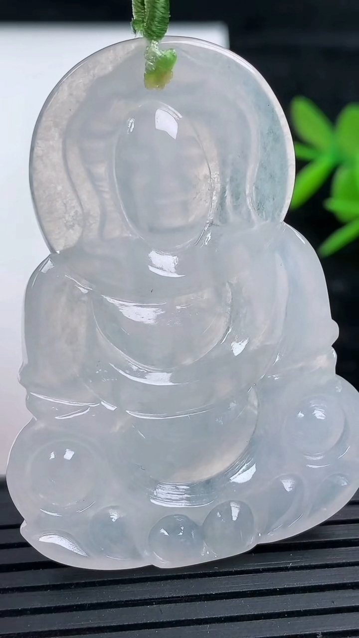 天然A货翡翠正装观音吊坠，尺寸51.6-37.5-5.5，重量:16.39g
3月16日