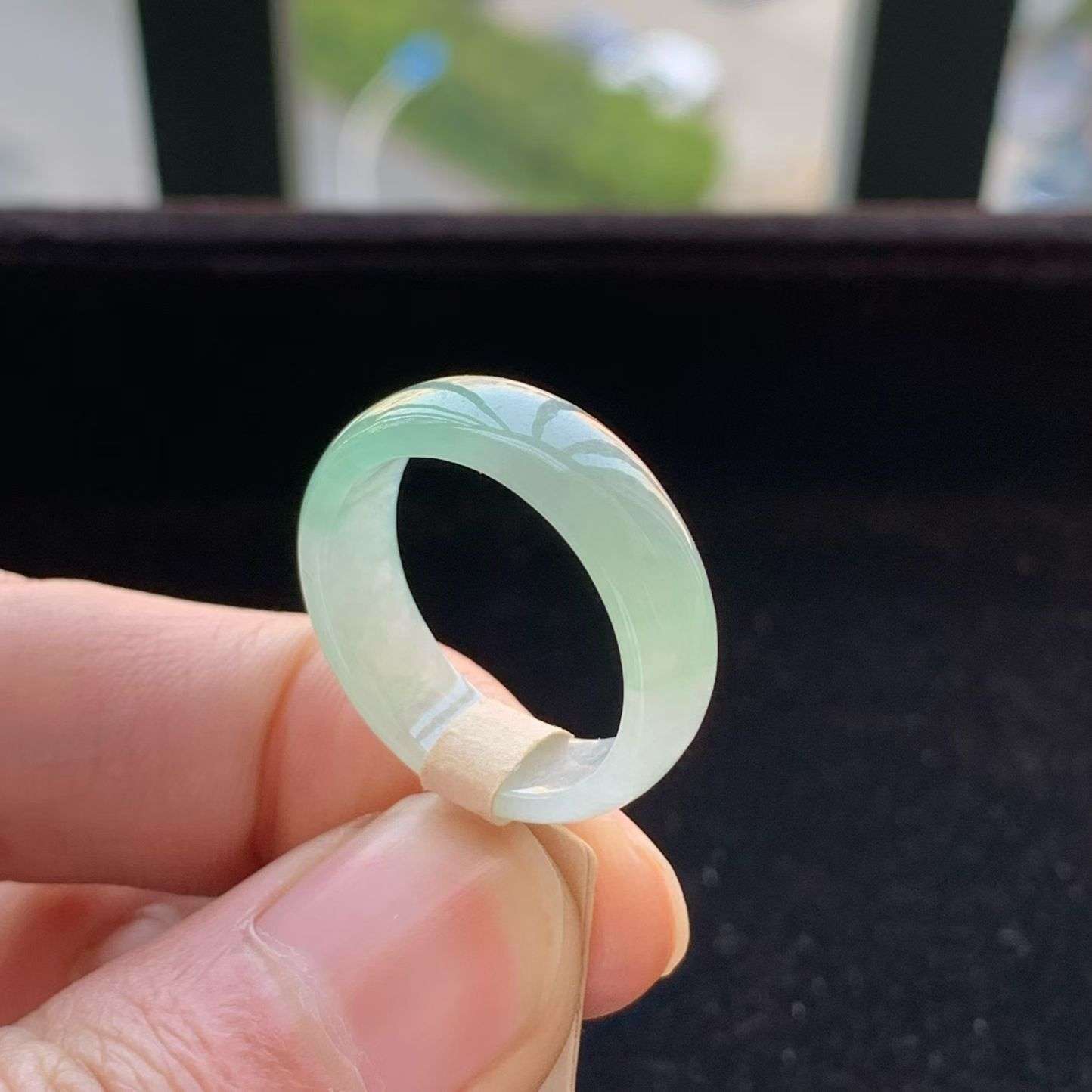 A货天然翡翠冰糯种飘绿戒指21号重量3.90
3月16日