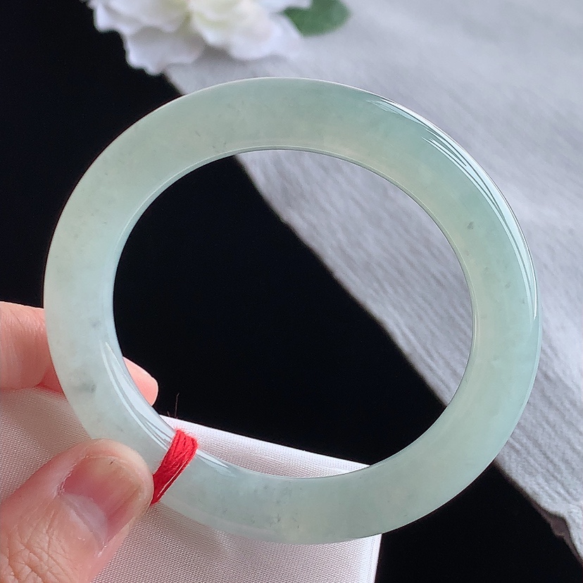 天然A货翡翠晴水圆条手镯54-55圈口  
尺寸54-9.9mm 0315