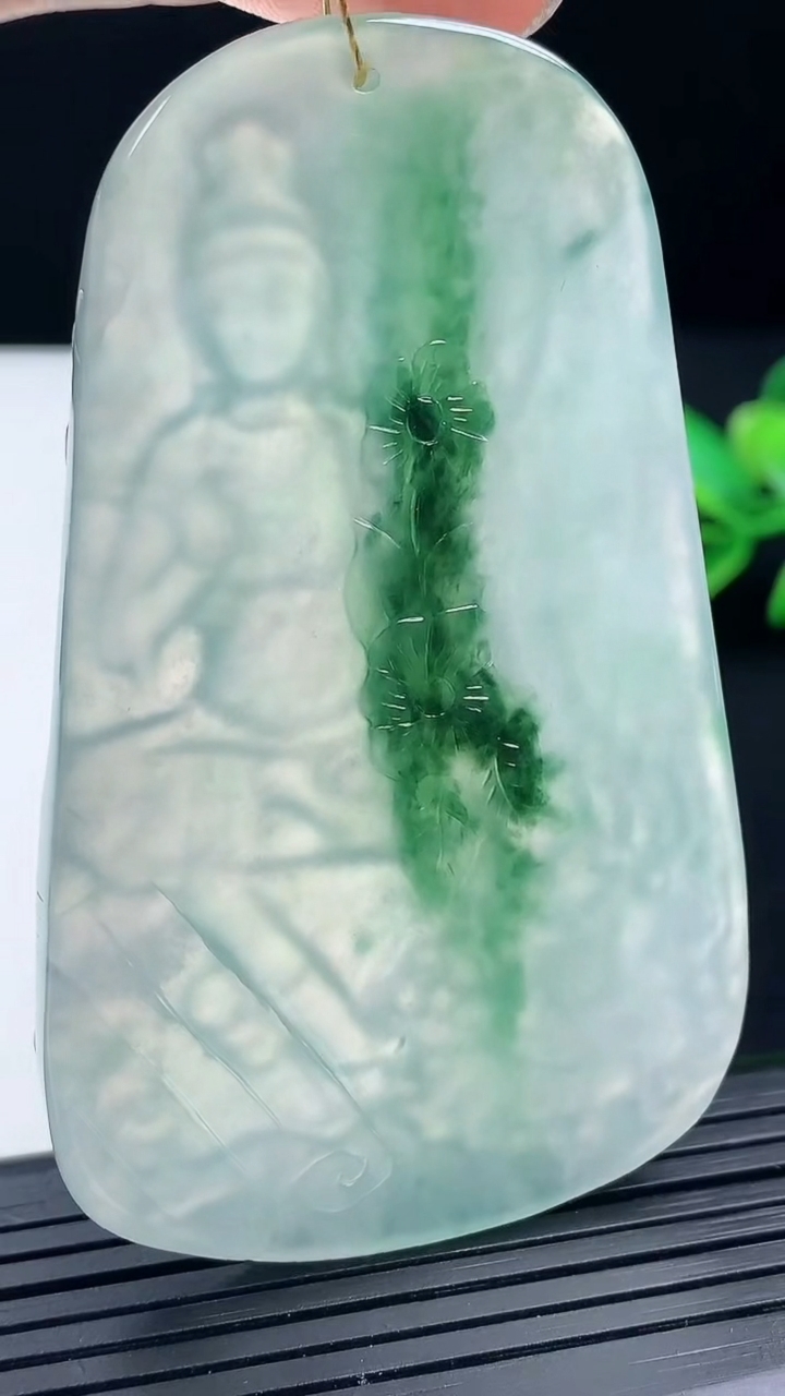 天然A货翡翠文殊菩萨吊坠尺寸70.3-42.3-4.6重量:36.60g
3月16日
