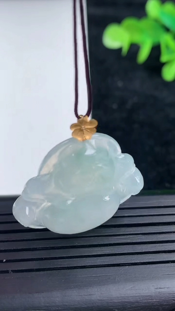 天然A货翡翠佛公吊坠，尺寸27.5-30.5-6，重量:7.64g
3月16日