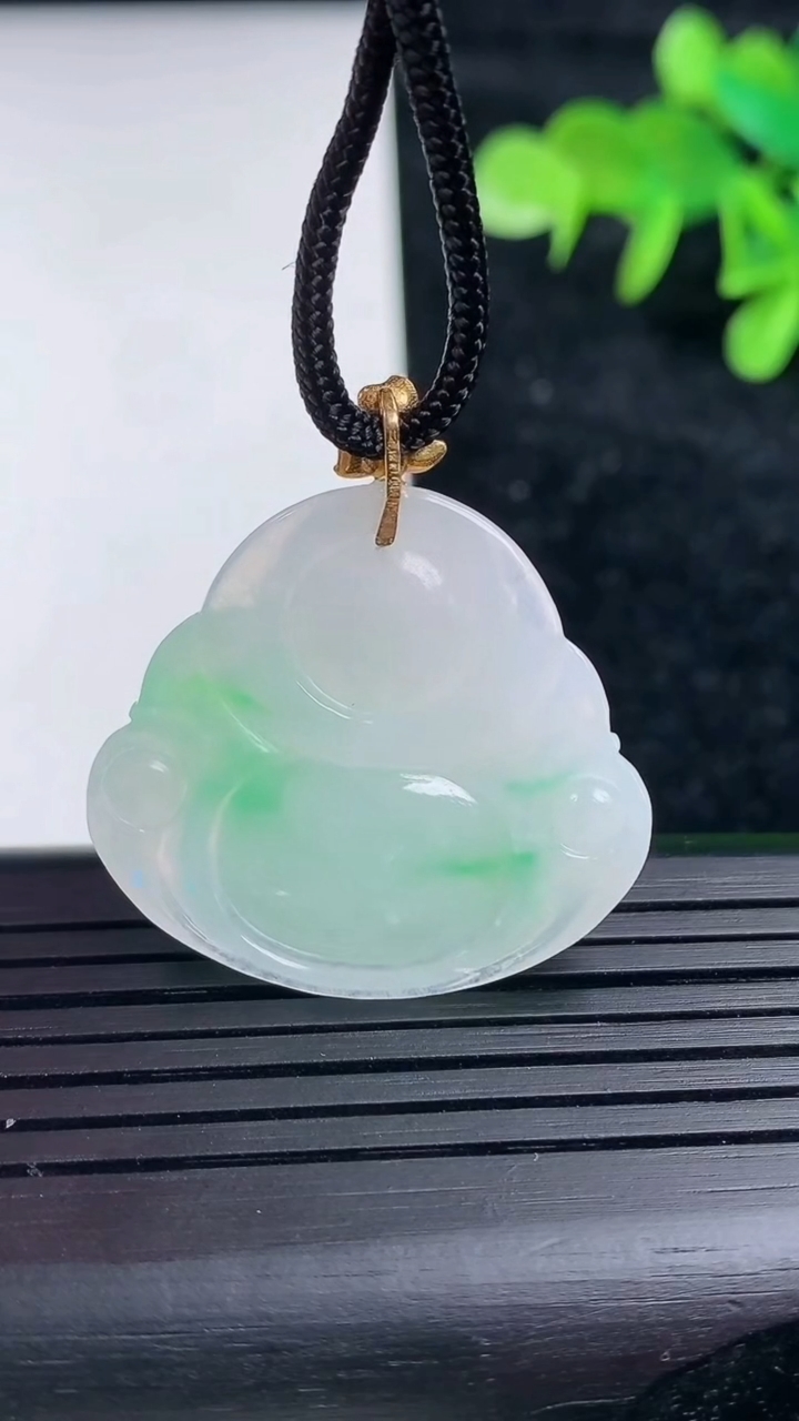 天然A货翡翠佛公吊坠，尺寸27-30.5-6，重量:7.46g
3月16日