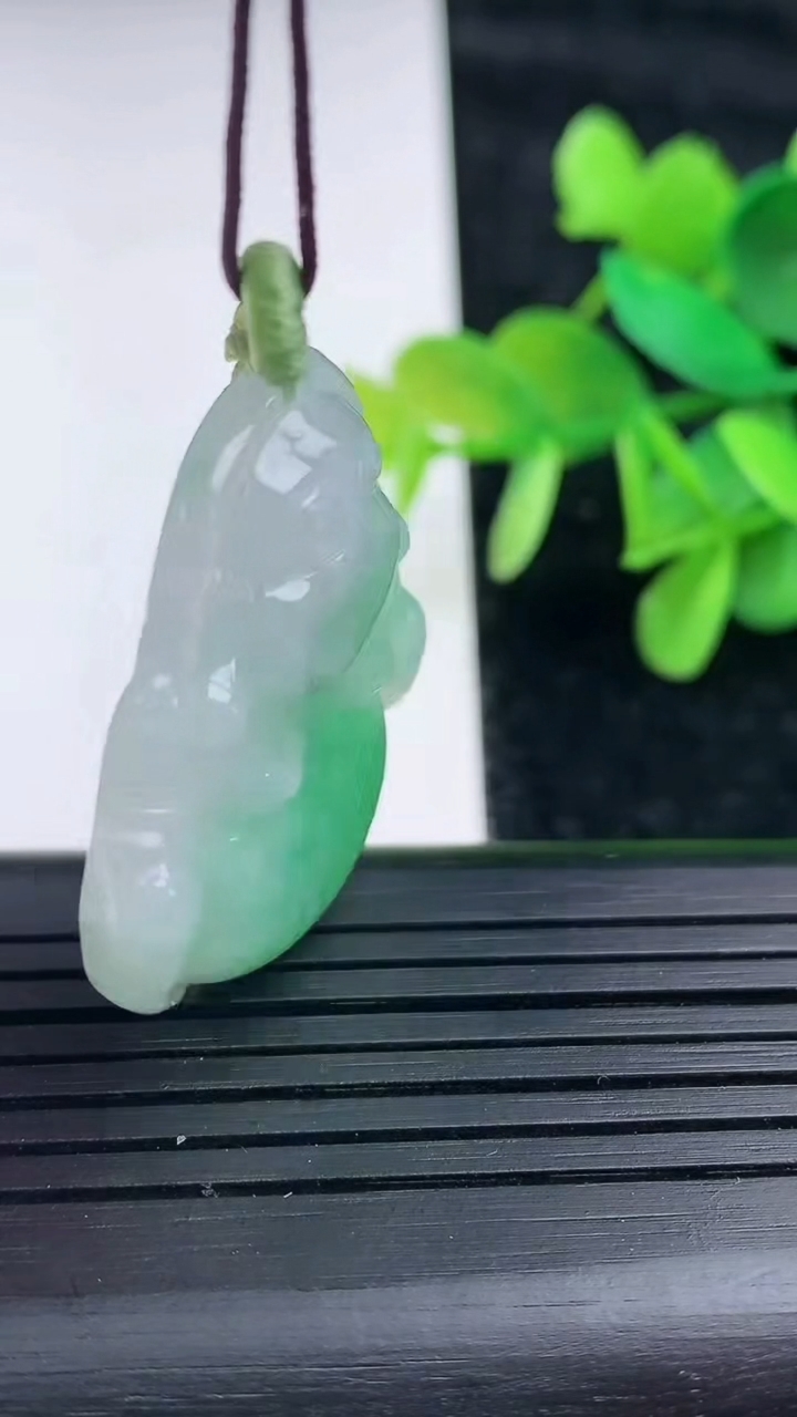 天然A货翡翠佛公吊坠，尺寸31-31-7，重量:12.19g
3月16日