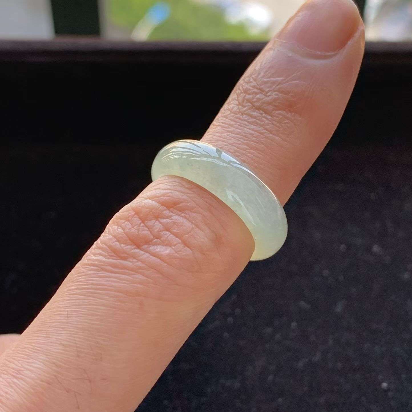 A货天然翡翠冰糯种底色戒指14号重量2.97
3月16日