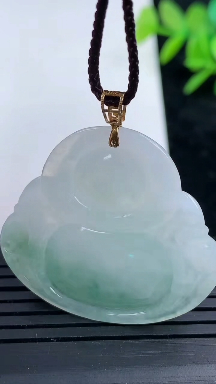 天然A货翡翠18k金飘花佛公吊坠，尺寸32-36-6，重量:10.38g
3月16日