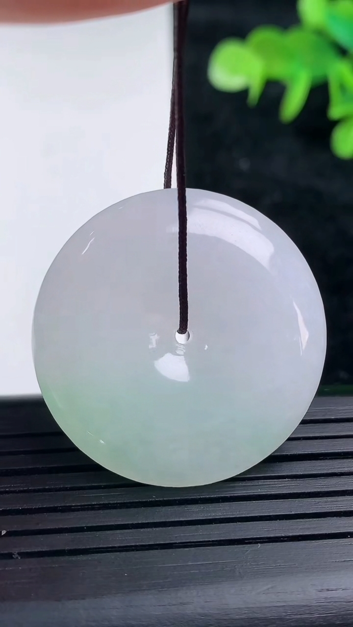 天然A货翡翠平安扣吊坠，尺寸33-6.2，重量:14.36g
3月16日