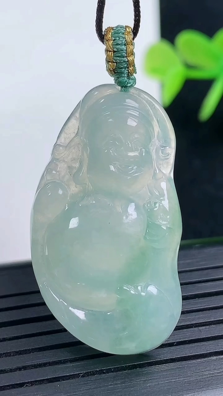 天然A货翡翠财神爷吊坠尺寸35.9-19.7-5.4重量:8.15g
3月16日