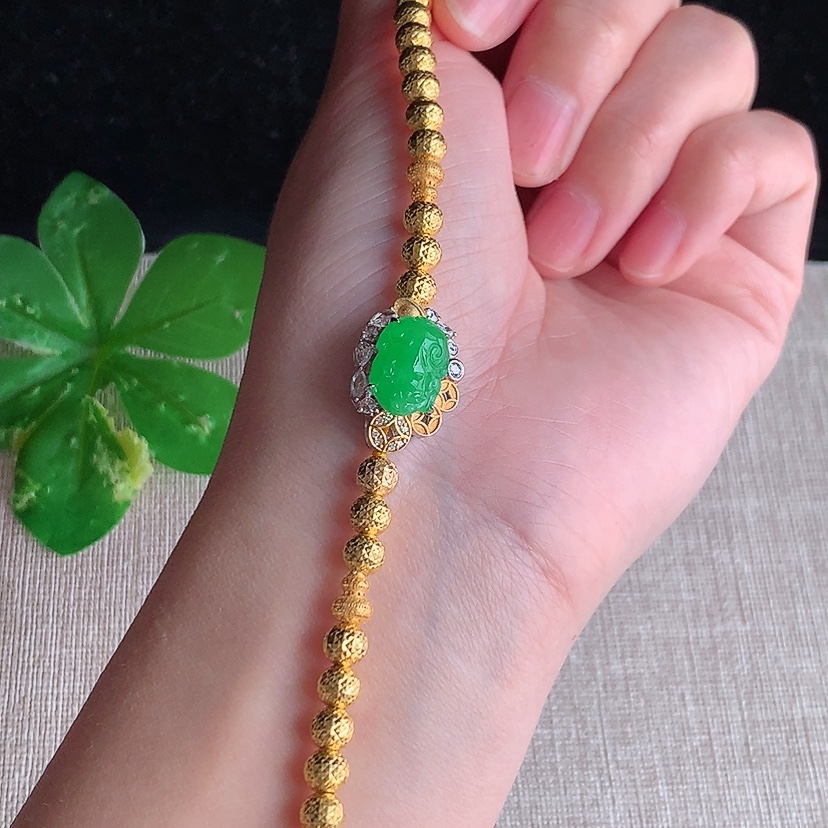 天然A货翡翠18K金伴钻镶嵌阳绿招财貔貅手链 
尺寸12-8.4-8.6mm 重量6.86g 030