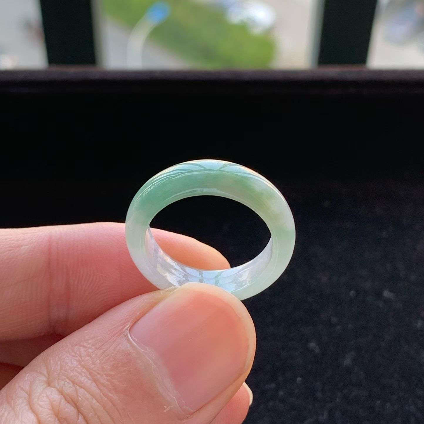 A货天然翡翠冰糯种飘绿戒指16号重量3.51
3月16日