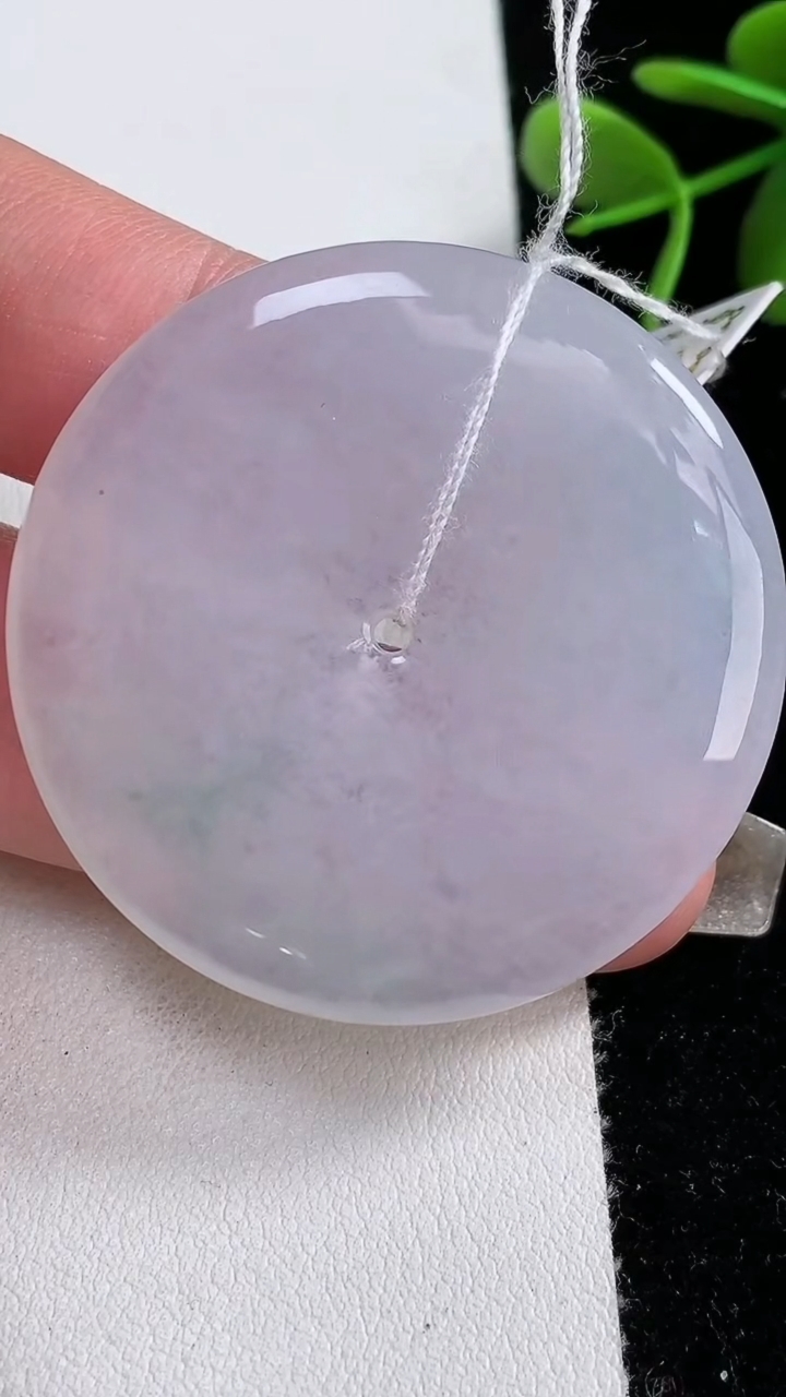 天然A货翡翠飘花平安扣吊坠，尺寸44-5.5，重量:24.11g
3月16日