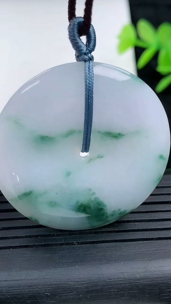 天然A货翡翠飘花平安扣吊坠，尺寸39-5.5，重量:17.67g
3月16日