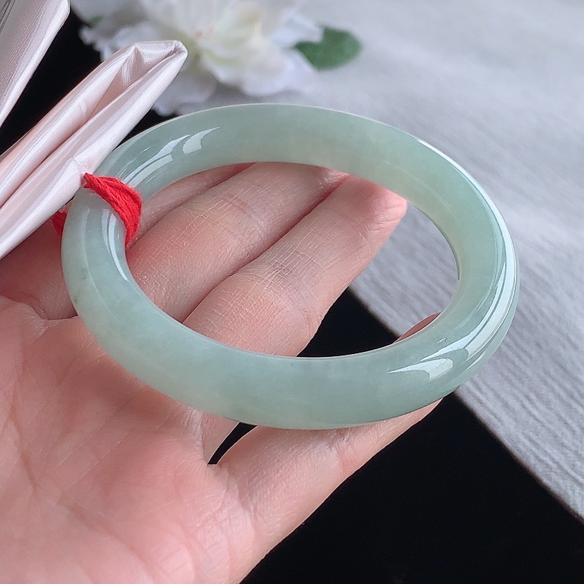 天然A货翡翠晴水圆条手镯52-53小圈口  
尺寸52-10.4mm 0315