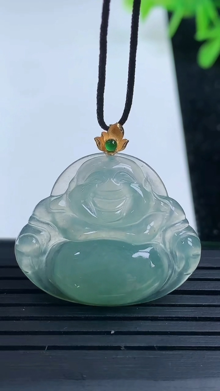 天然A货翡翠18k金飘花佛公吊坠，尺寸24-29-5，重量:5.20g
3月16日