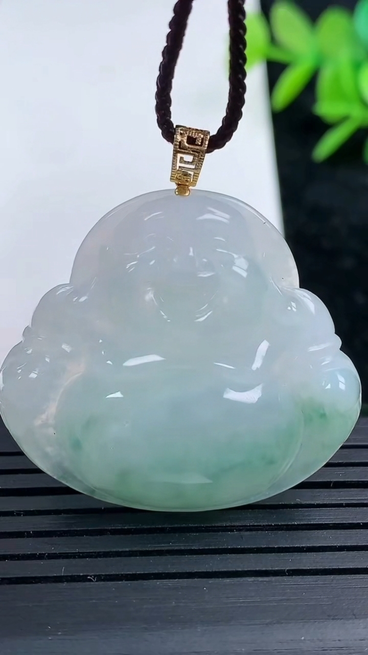 天然A货翡翠18k金飘花佛公吊坠，尺寸32-36-6，重量:10.38g
3月16日