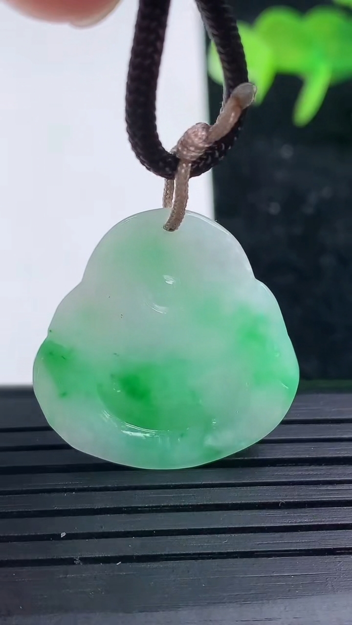 天然A货翡翠佛公吊坠，尺寸26.5-26-4.8，重量:5.43g
3月16日