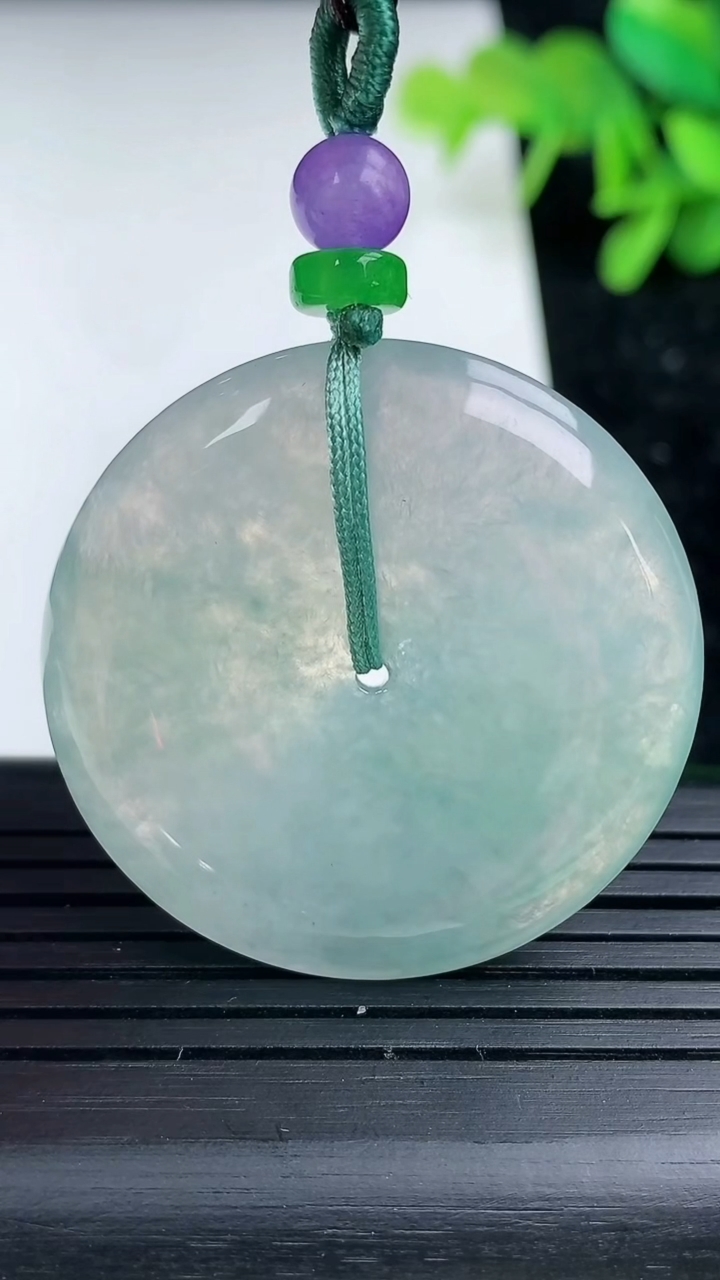 天然A货翡翠飘花平安扣吊坠，尺寸36-5.6，重量:16.45g
3月16日