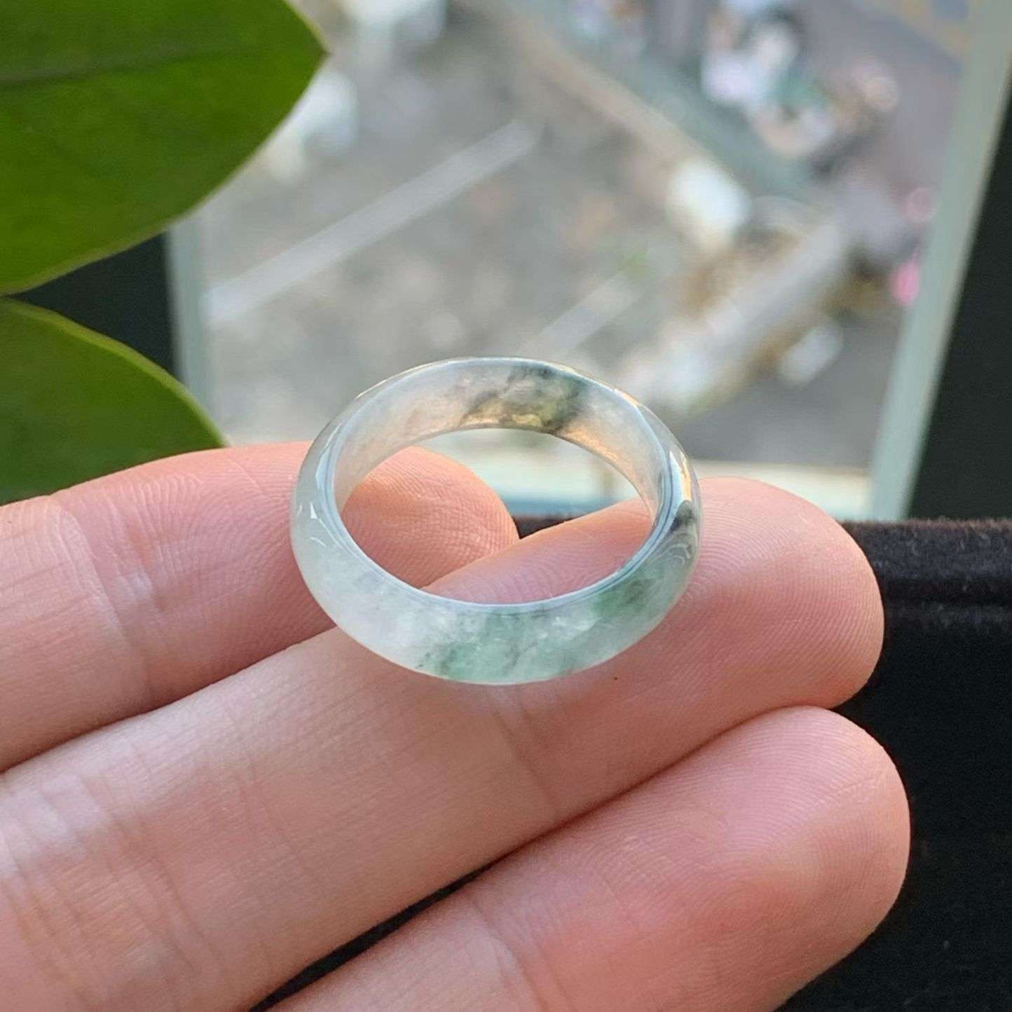 A货天然翡翠冰糯种飘花乌鸡戒指20号重量2.78
3月17日