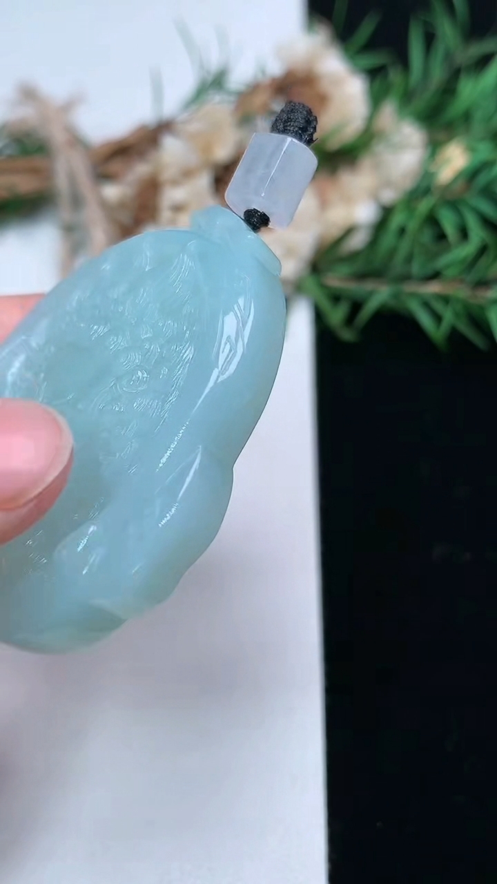 天然A货翡翠佛头吊坠，尺寸45.8-40.8-8.5，重量:33.05g
3月17日