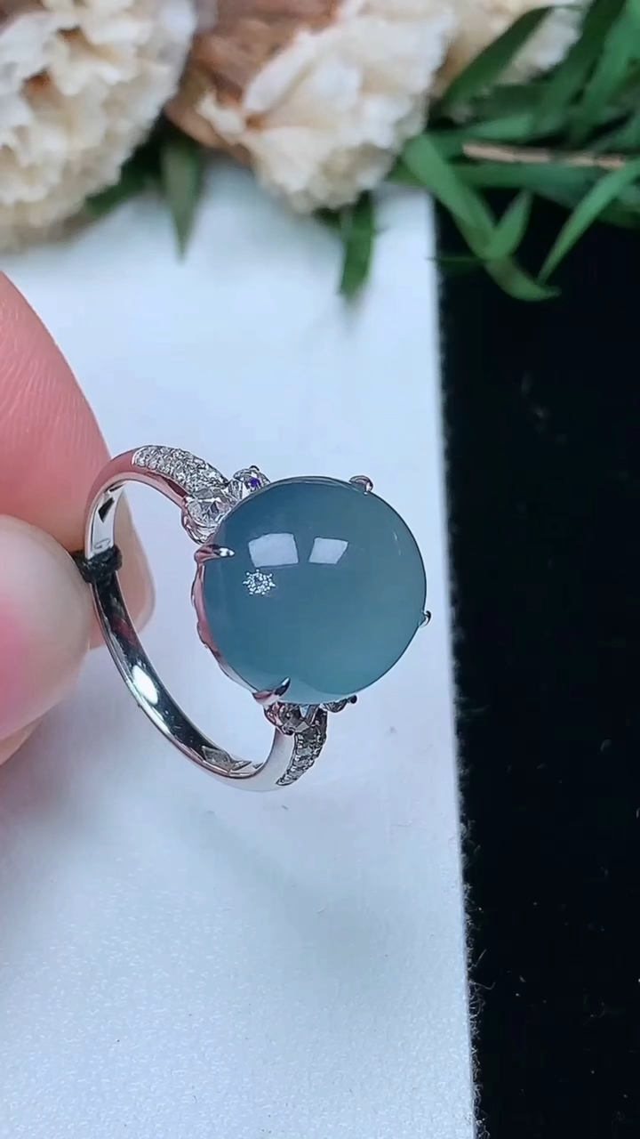 天然A货翡翠蓝水蛋面戒指，尺寸17.2-12.4-11，重量:3.36g2026年3月17日
工厂直