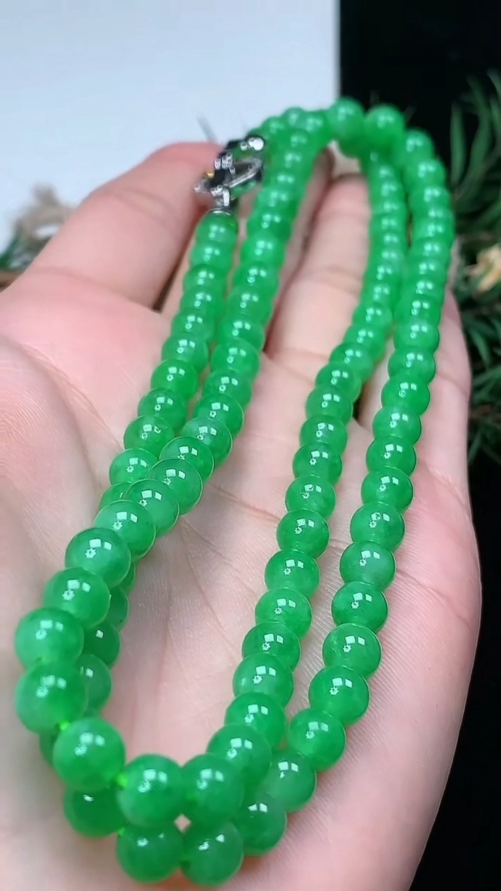 天然A货翡翠圆珠项链，尺寸6-99颗，重量:39.10g3月17日
工厂直销收藏佳品,种好水足，色泽均匀，有种有色，上手高大气！