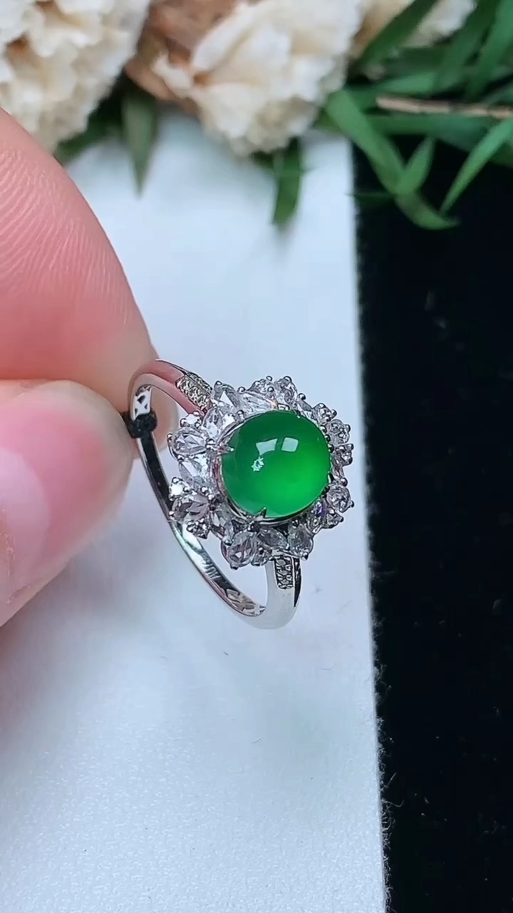 天然A货翡翠蛋面戒指，尺寸16.8-6.8-6，重量:2.46g2026年3月17日
工厂直销收藏佳