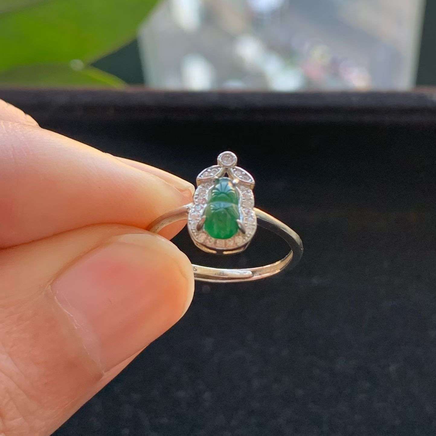 A货天然翡翠冰糯种925银满绿葫芦戒指活口重量1.46
3月17日