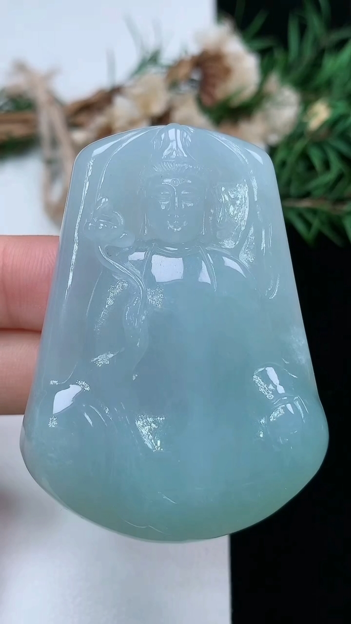 天然A货翡翠大势至观音菩萨吊坠，尺寸53.8-39.4-8.7，重量:34.82g
3月17日