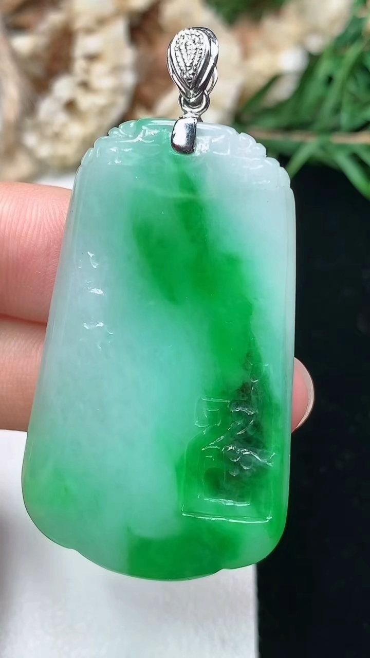 天然A货翡翠仿古无事牌吊坠，尺寸43-26-4.5，重量:13.32g
3月17日