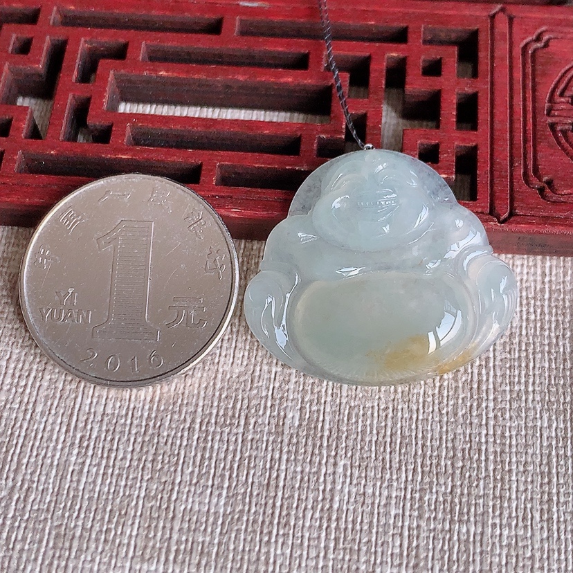 天然A货翡翠飘黄翡佛公吊坠 
尺寸27.2-30.2-5.7mm 重量7.65g 0315