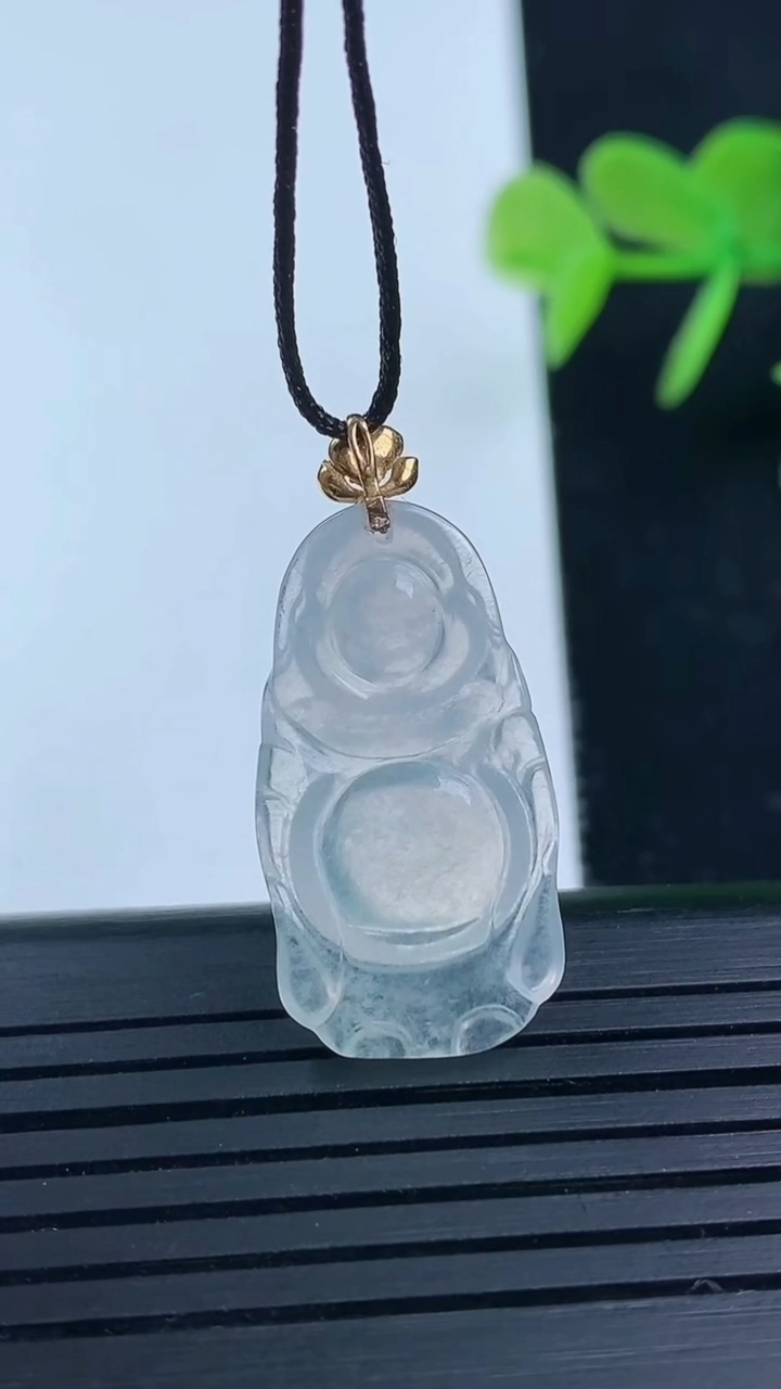 天然A货翡翠种白冰站佛 佛公吊坠尺寸25.4-13.6-3.7重量:2.45g
3月17日