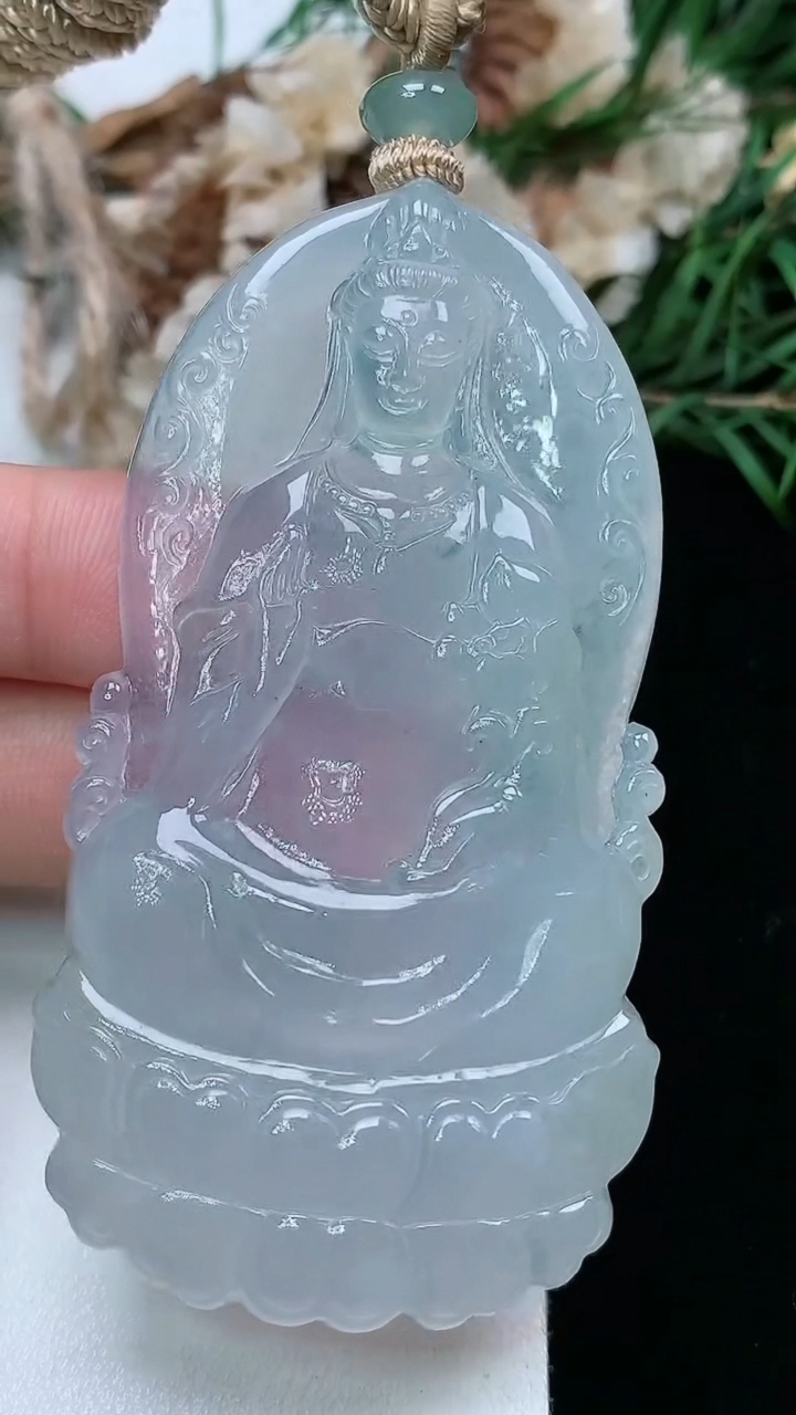 天然A货翡翠飘花大势至观音菩萨吊坠，尺寸68.3-36.8-7，重量:40.38g
3月17日