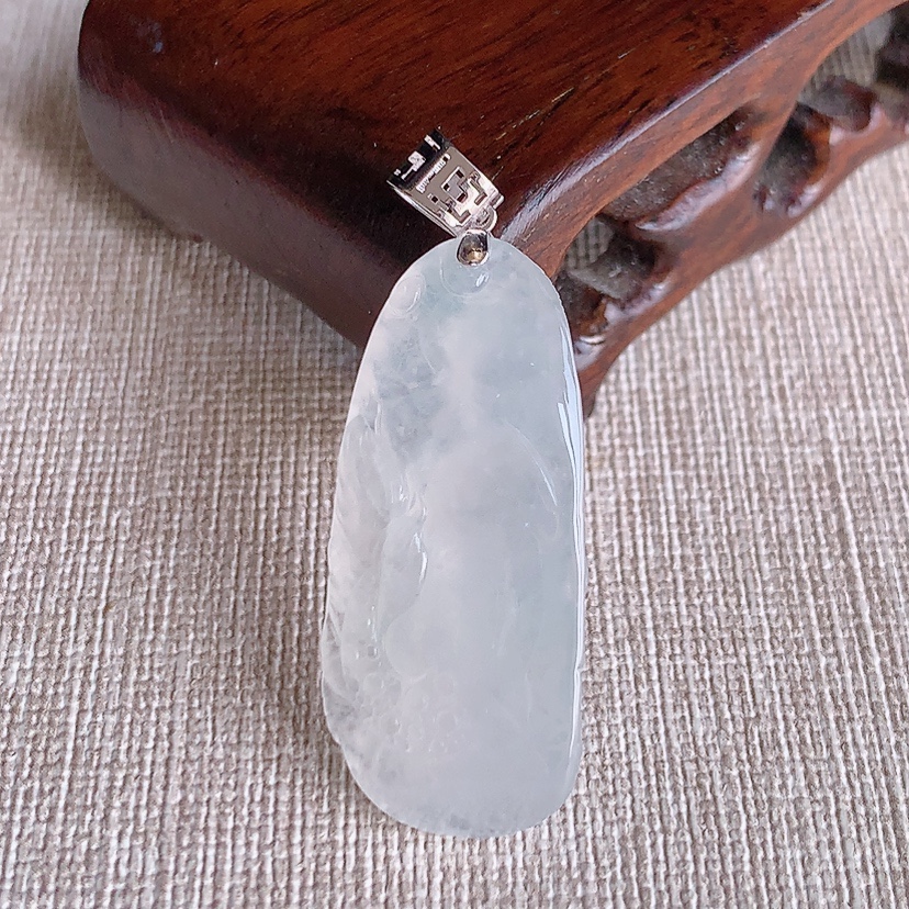 天然A货翡翠18K金扣头白月光大日如来吊坠 
尺寸36.2-16-7.8mm 重量8.06g 031