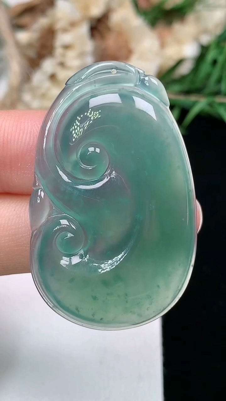 天然A货翡翠蓝水如意吊坠，尺寸40.5-25.2-3.8，重量:7.25g
3月17日