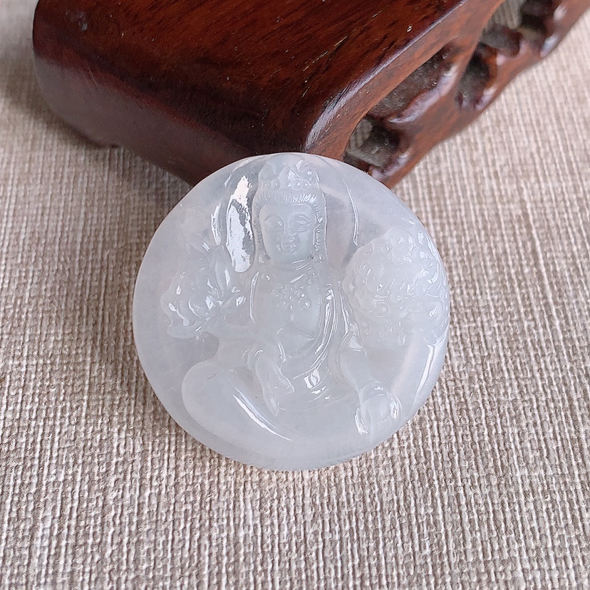 天然A货翡翠白月光文殊菩萨吊坠 
尺寸31.7-5.3mm 重量10.28g 0315