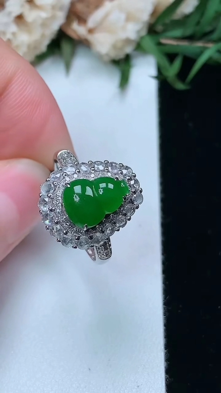 天然A货翡翠葫芦戒指，尺寸17.5-9.3-7.2，重量:3.29g2026年3月17日
工厂直销收