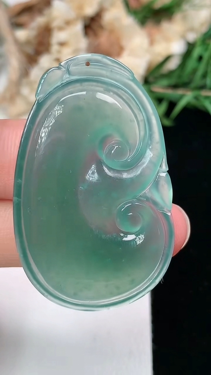 天然A货翡翠蓝水如意吊坠，尺寸40.5-25.2-3.8，重量:7.25g
3月17日