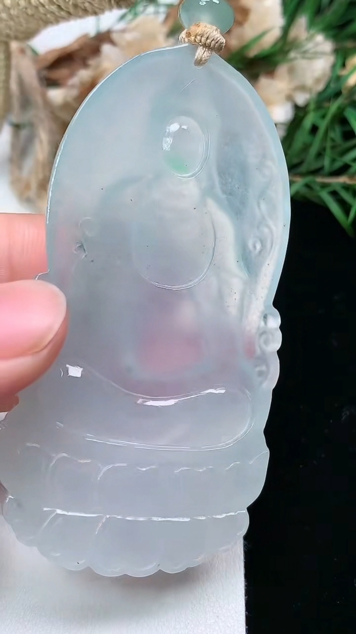 天然A货翡翠飘花大势至观音菩萨吊坠，尺寸68.3-36.8-7，重量:40.38g
3月17日