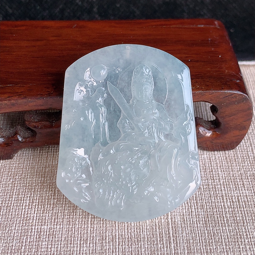 天然A货翡翠白月光一刀切文殊菩萨吊坠 
尺寸48.4-39-5.4mm 重量23.04g 0315