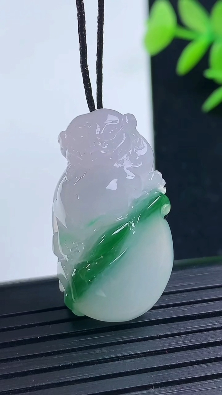 天然A货翡翠貔貅吊坠尺寸31-17.9-10.2重量:9.62g
3月17日