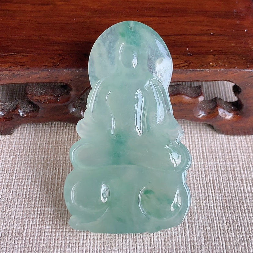 天然A货翡翠飘花文殊菩萨吊坠  
尺寸51.7-30-5.7mm 重量15.96g 0315