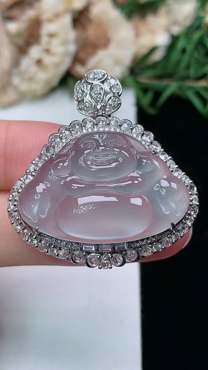 天然A货翡翠白冰佛公吊坠，尺寸33.8-32-10.7，裸石18-28，重量:7.37g
3月17日