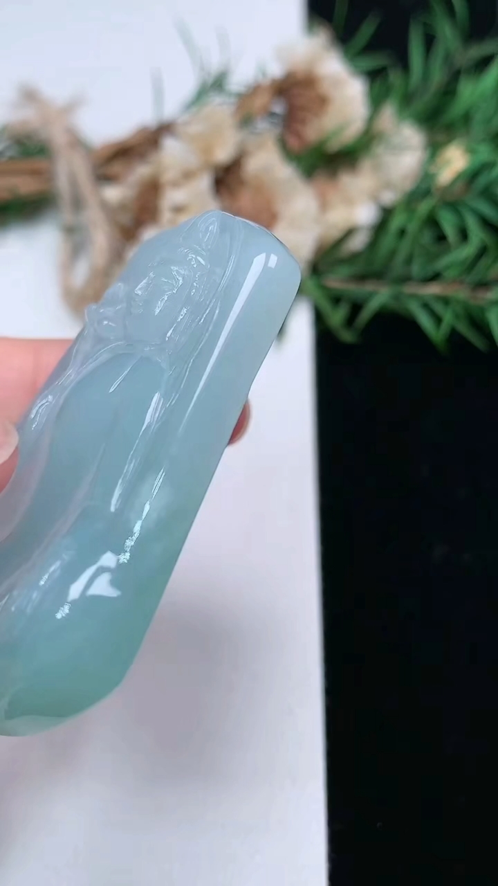 天然A货翡翠大势至观音菩萨吊坠，尺寸53.8-39.4-8.7，重量:34.82g
3月17日