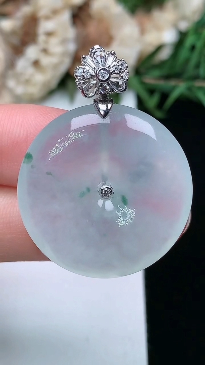 天然A货翡翠平安扣吊坠，尺寸26.5-5.8，重量:9.02g
3月17日