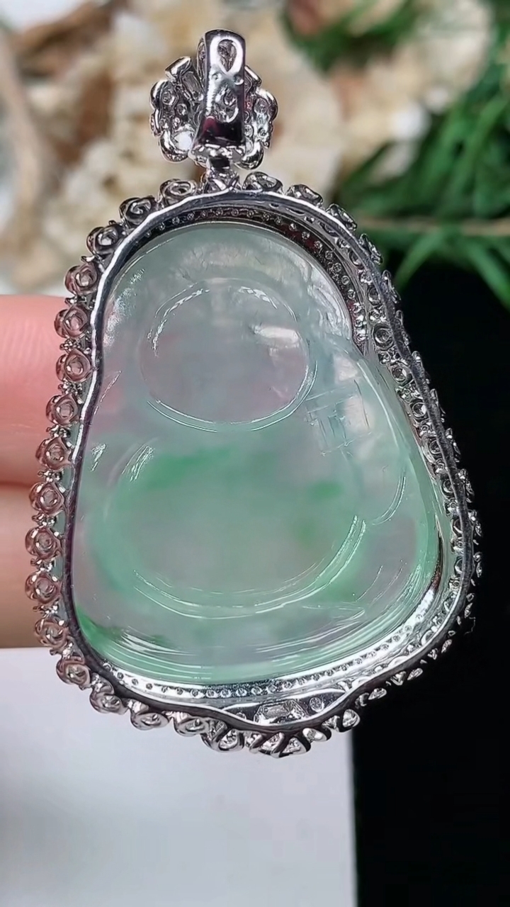 天然A货翡翠财神爷吊坠，尺寸45.5-29.7-12.2，裸石30-25.5
3月17日