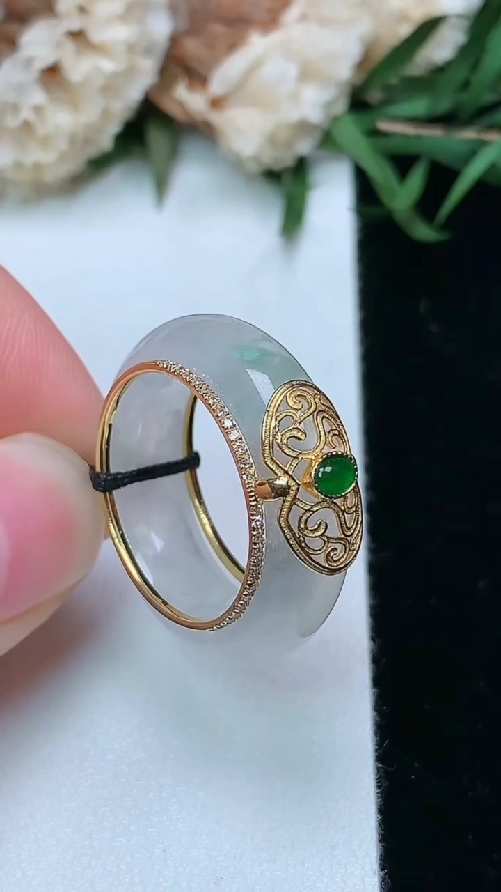 天然A货翡翠指环戒指，尺寸16.8-6.4-3.6，重量:5.36g2026年3月17日
工厂直销收