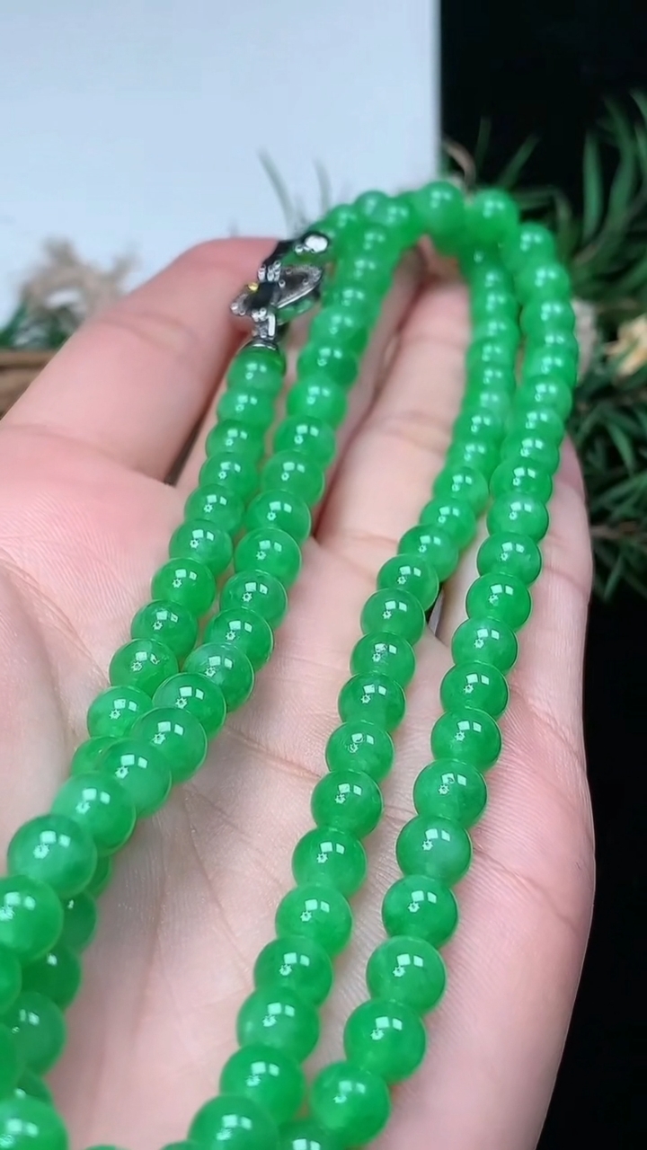 天然A货翡翠圆珠项链，尺寸6-99颗，重量:39.10g3月17日
工厂直销收藏佳品,种好水足，色泽均匀，有种有色，上手高大气！