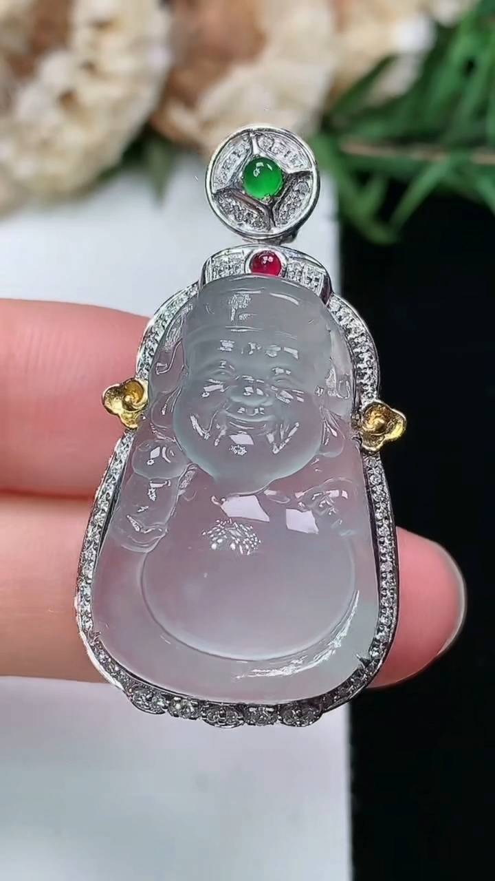 天然A货翡翠白冰财神爷吊坠，尺寸38-20.5-12.8，裸石25.6-17.4，重量:7.30g
3月17日