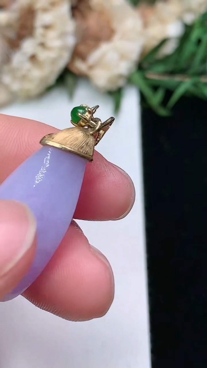 天然A货翡翠k金紫罗兰水滴吊坠，尺寸24.7-15-9.5，重量:7.28g
3月17日