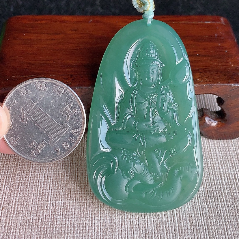 天然A货翡翠晴底普贤菩萨吊坠 
尺寸57-33.8-5mm 重量23.48g 0315